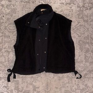 Lizard Thicket Black Fleece Vest